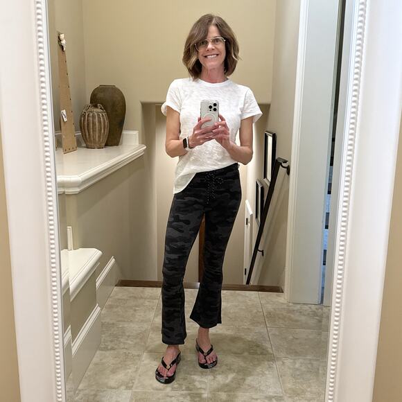 SUNDRY Camo Kick Flare Pants Size 0 - Picture 6 of 11